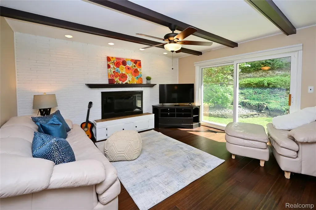 24136 Twin Valley Court Farmington City MI 48336