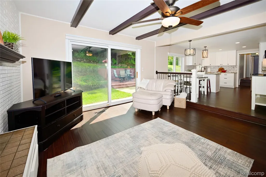 24136 Twin Valley Court Farmington City MI 48336
