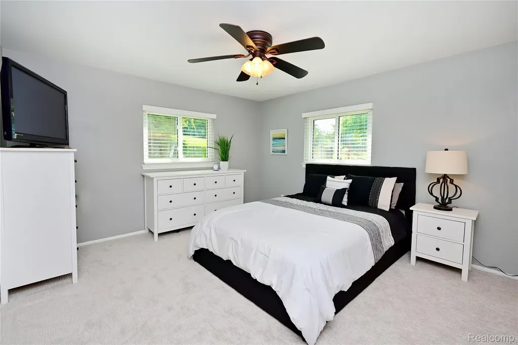 24136 Twin Valley Court Farmington City MI 48336