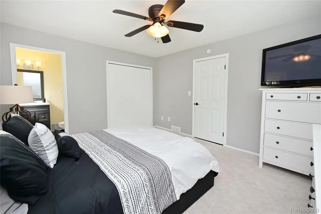 24136 Twin Valley Court Farmington City MI 48336