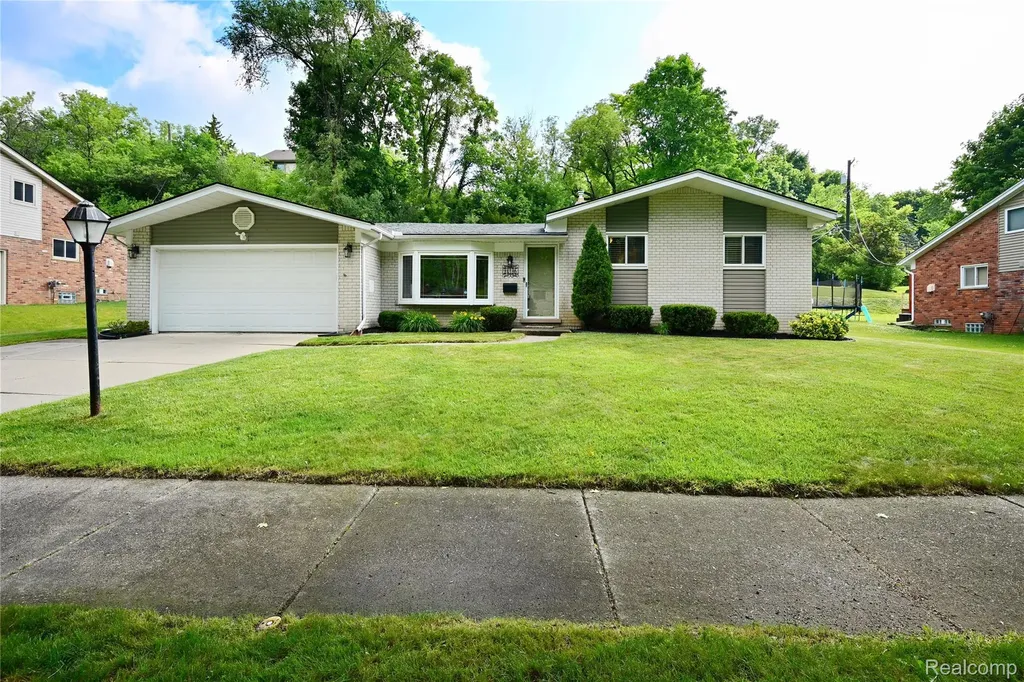 24136 Twin Valley Court Farmington City MI 48336