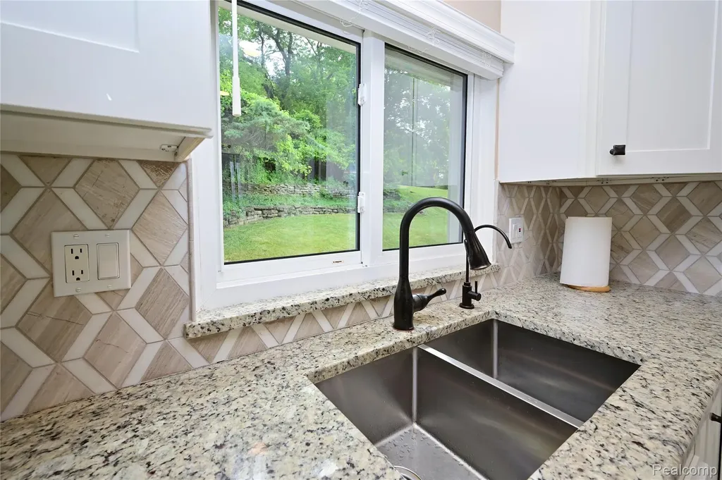 24136 Twin Valley Court Farmington City MI 48336