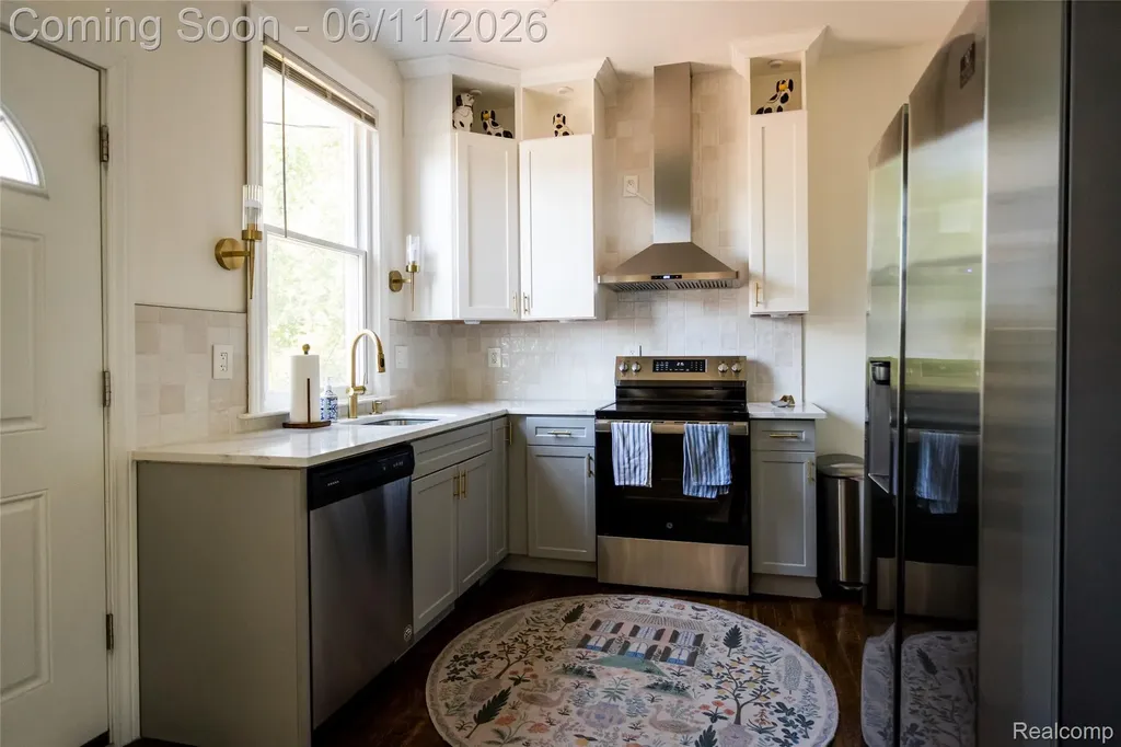 227 Melbourne Street Detroit City MI 48202
