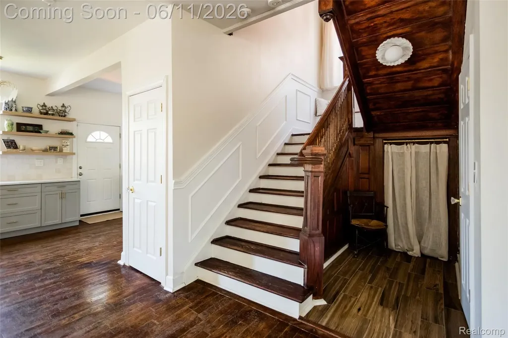 227 Melbourne Street Detroit City MI 48202