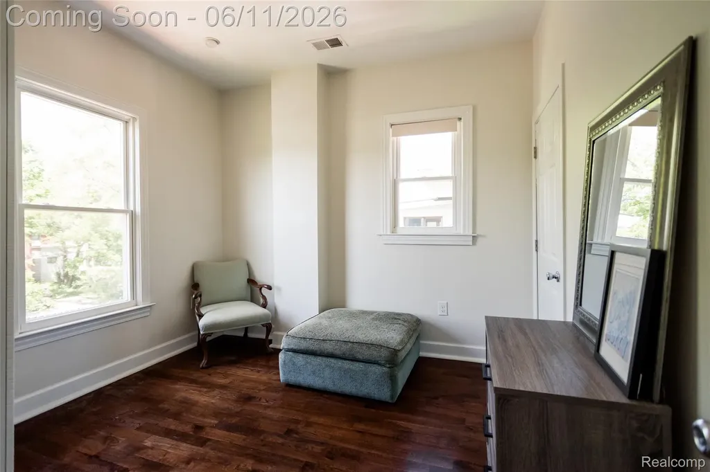227 Melbourne Street Detroit City MI 48202