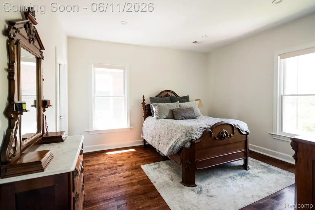 227 Melbourne Street Detroit City MI 48202