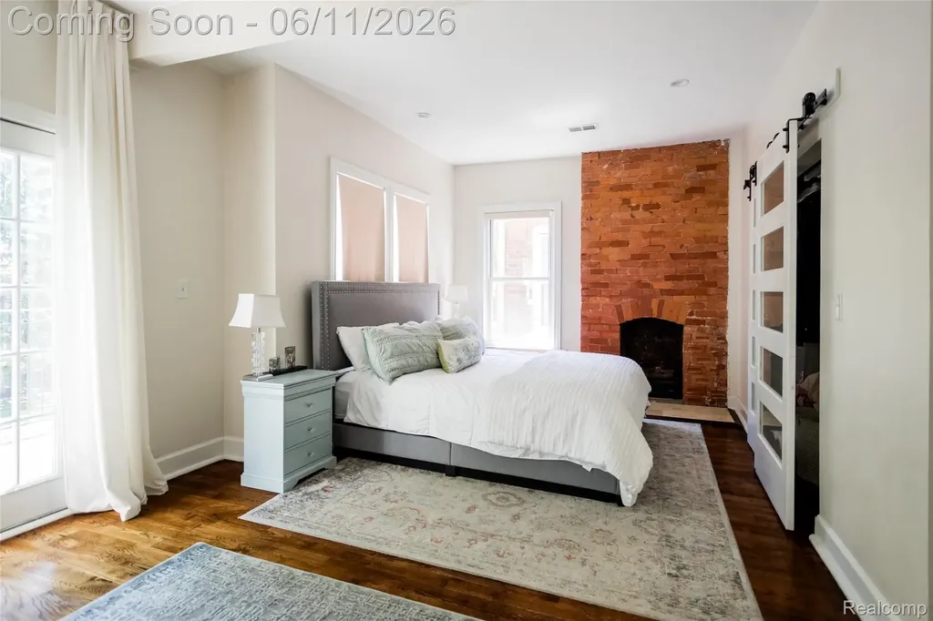 227 Melbourne Street Detroit City MI 48202
