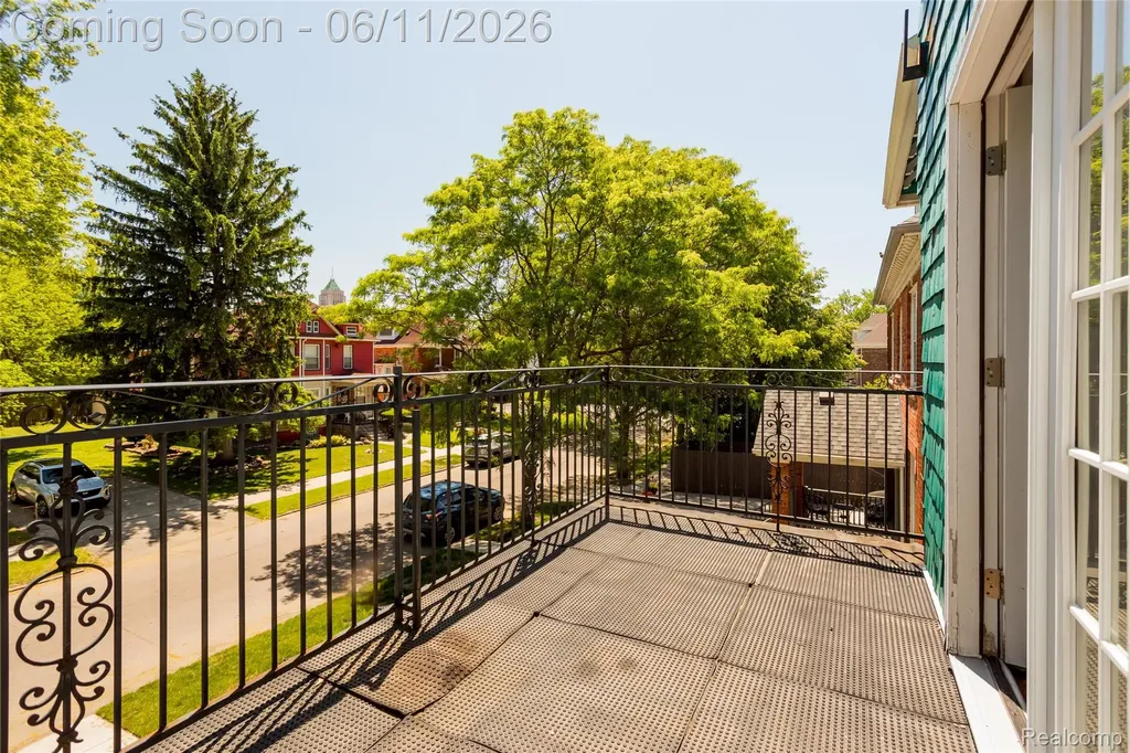 227 Melbourne Street Detroit City MI 48202
