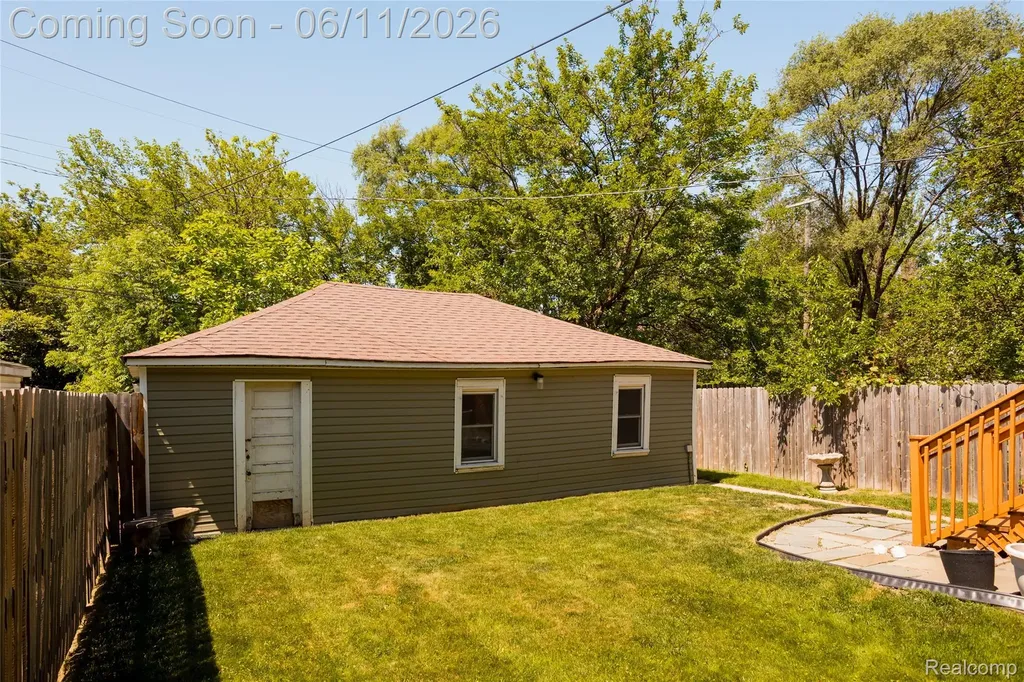 227 Melbourne Street Detroit City MI 48202