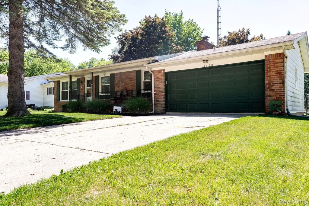 4190 Charter Oak Drive Flint Charter Township MI 48507