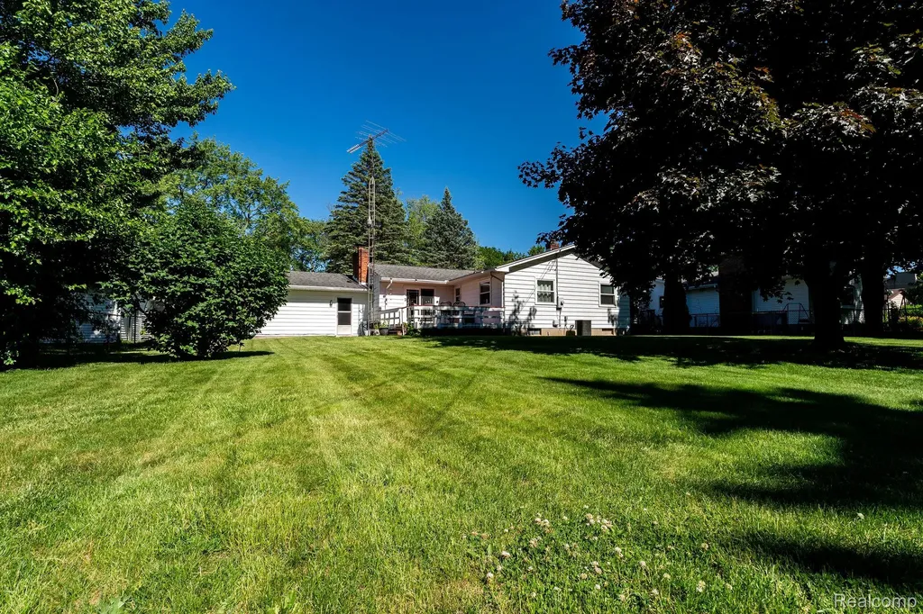 4190 Charter Oak Drive Flint Charter Township MI 48507