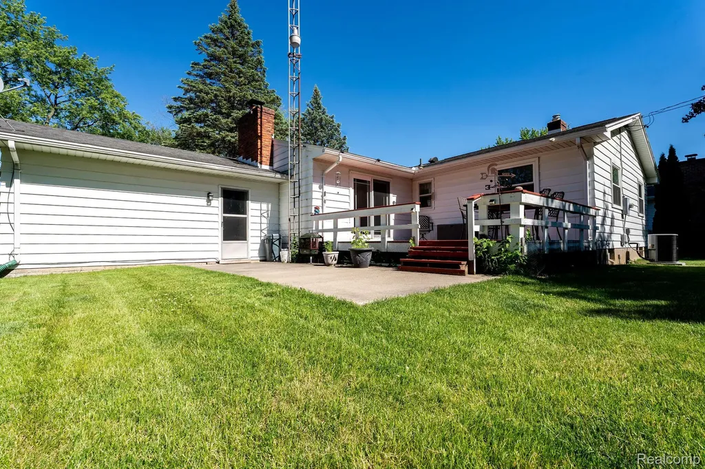 4190 Charter Oak Drive Flint Charter Township MI 48507