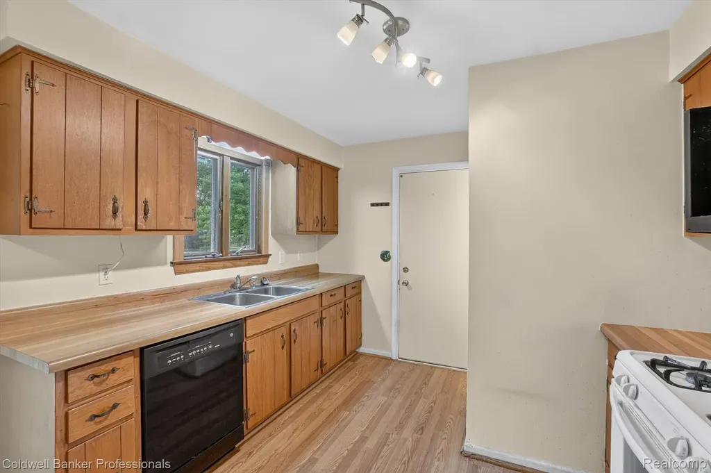 5410 Mancelona Drive Grand Blanc Charter Township MI 48439