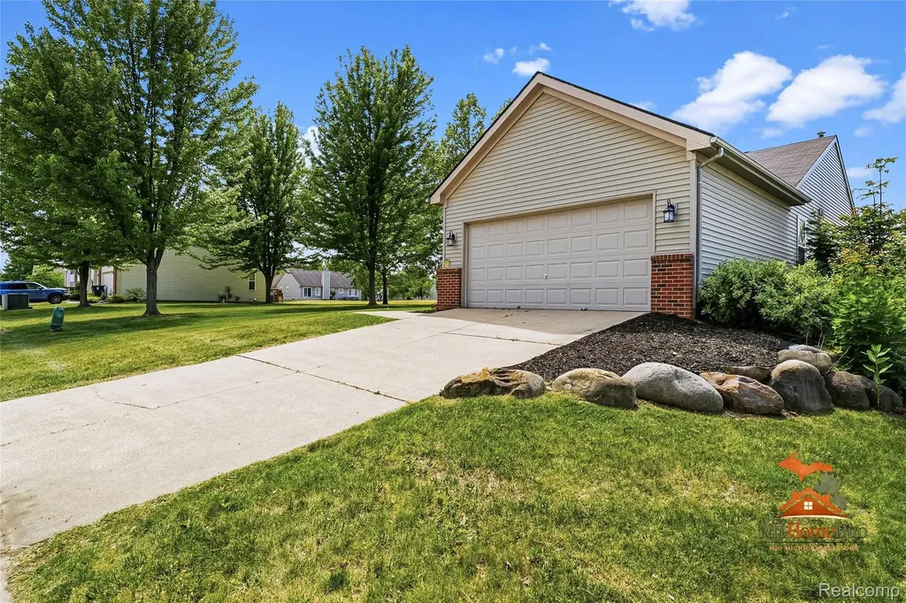 1501 Vanderbilt Drive Flint City MI 48503