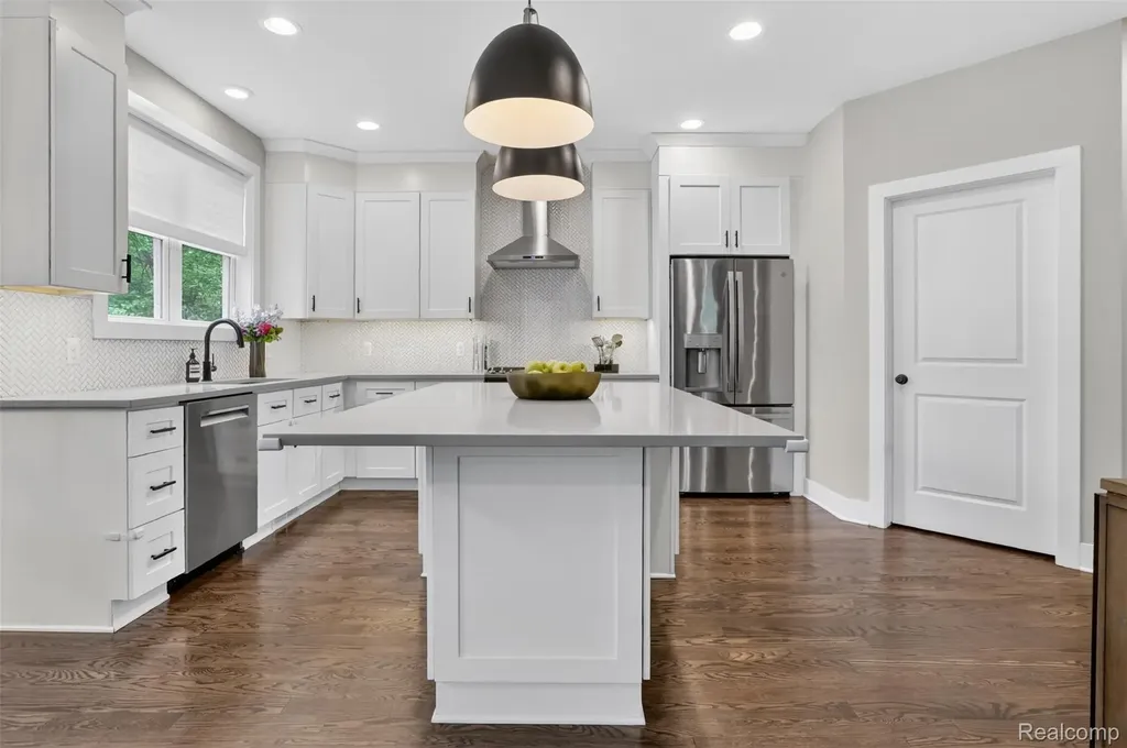 15844 Kirkshire Avenue Beverly Hills Village MI 48025