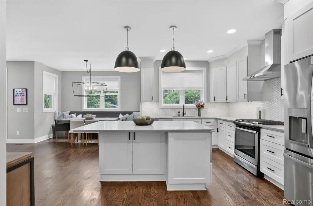 15844 Kirkshire Avenue Beverly Hills Village MI 48025