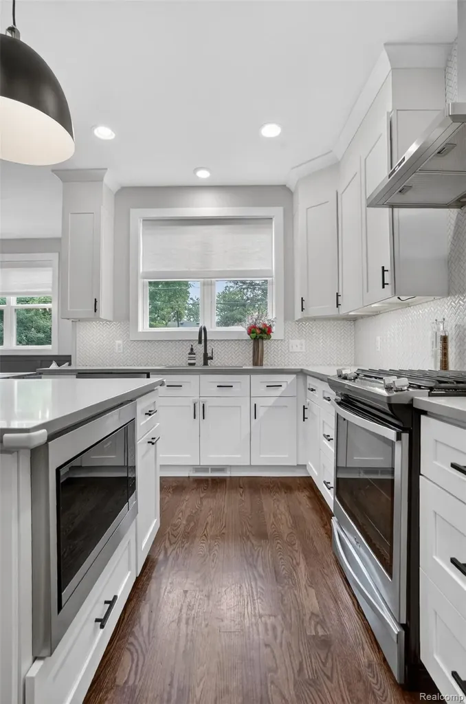 15844 Kirkshire Avenue Beverly Hills Village MI 48025