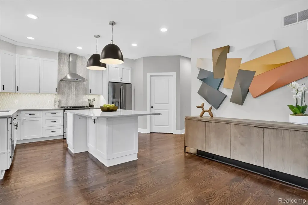15844 Kirkshire Avenue Beverly Hills Village MI 48025