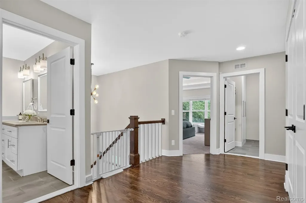 15844 Kirkshire Avenue Beverly Hills Village MI 48025