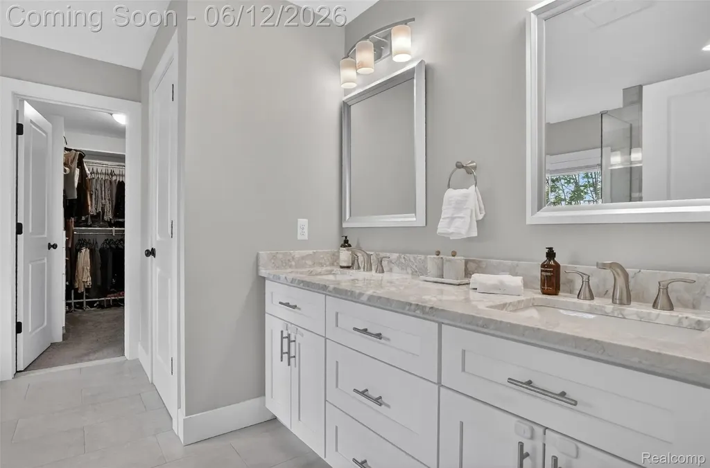 15844 Kirkshire Avenue Beverly Hills Village MI 48025