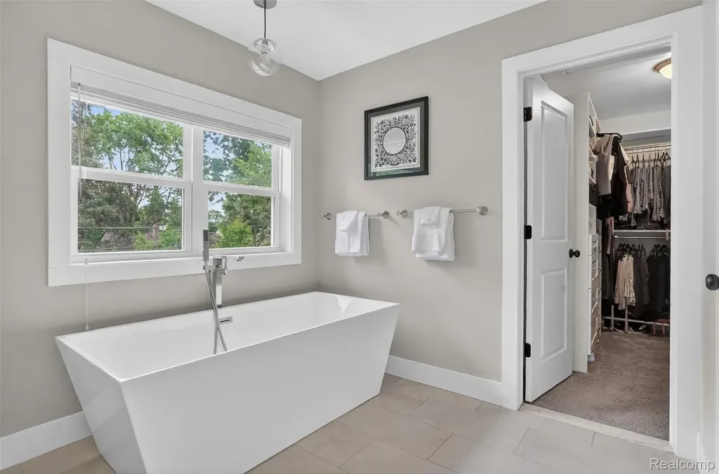 15844 Kirkshire Avenue Beverly Hills Village MI 48025