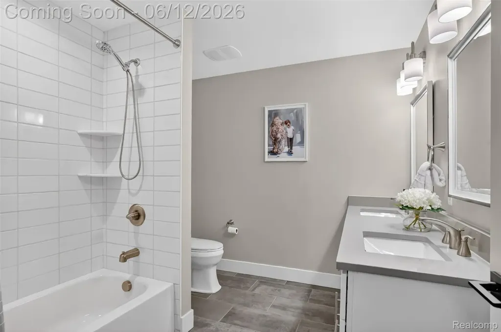 15844 Kirkshire Avenue Beverly Hills Village MI 48025