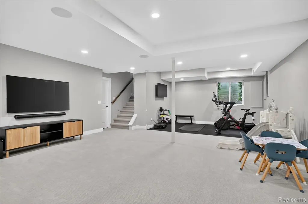 15844 Kirkshire Avenue Beverly Hills Village MI 48025