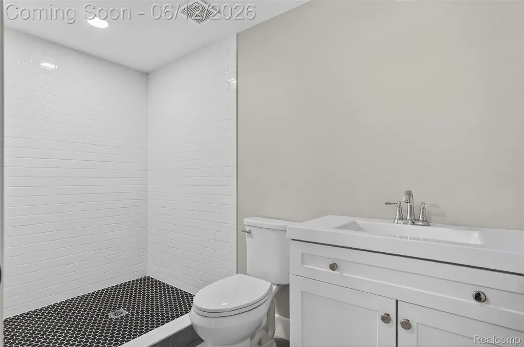 15844 Kirkshire Avenue Beverly Hills Village MI 48025