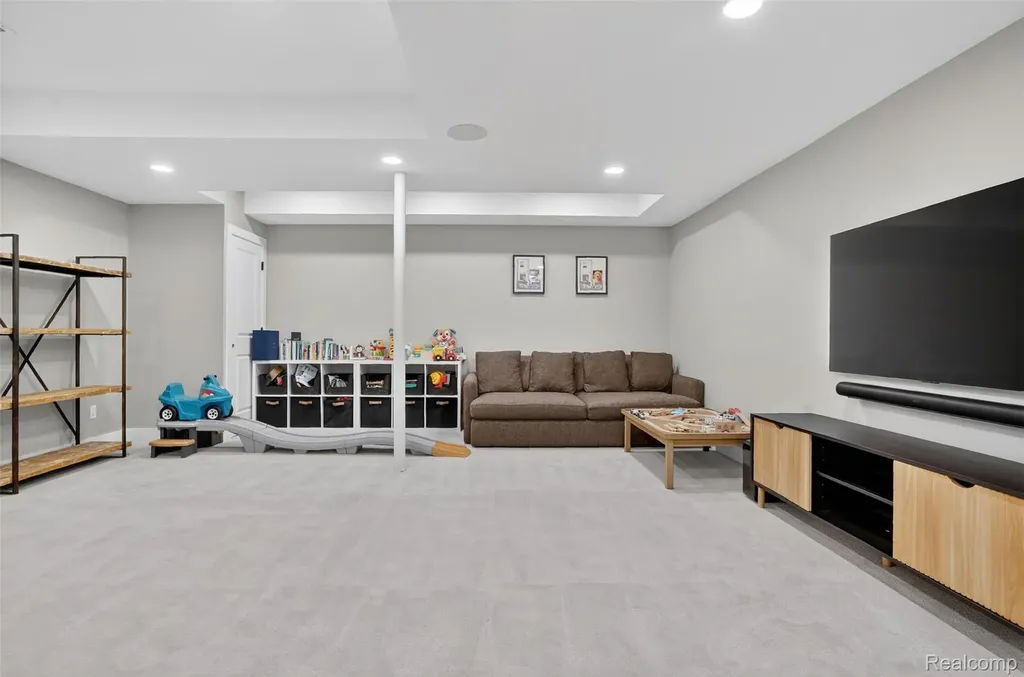 15844 Kirkshire Avenue Beverly Hills Village MI 48025