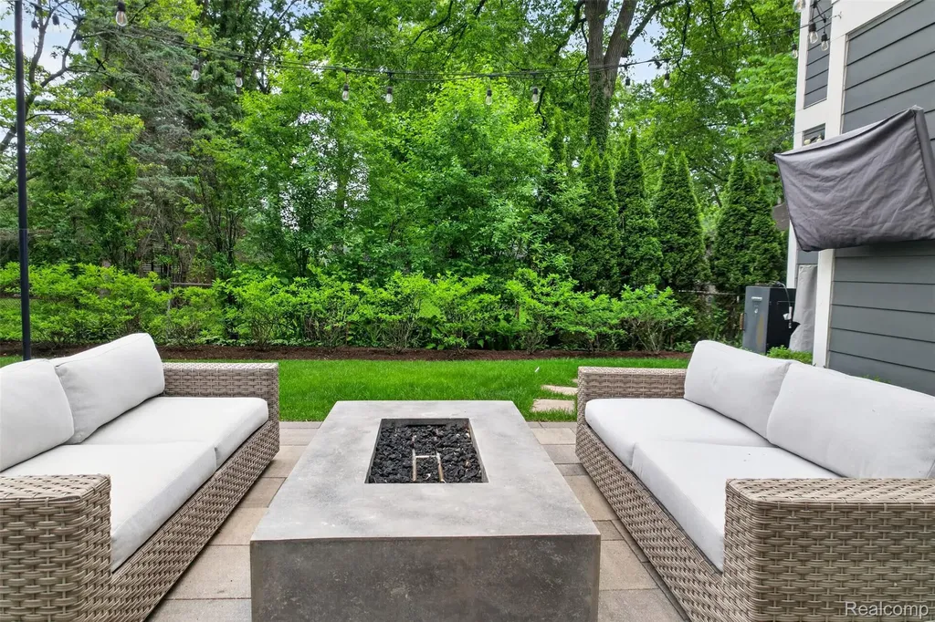 15844 Kirkshire Avenue Beverly Hills Village MI 48025