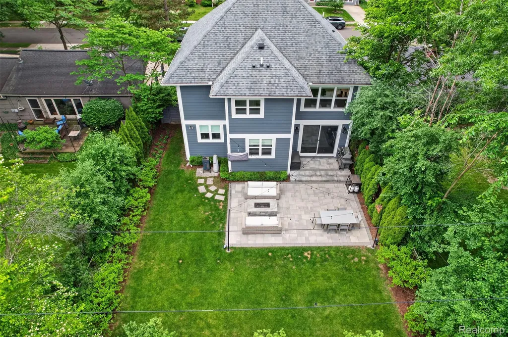 15844 Kirkshire Avenue Beverly Hills Village MI 48025