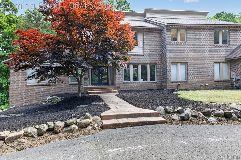 9961 Cross Creek Drive Green Oak Township MI 48178