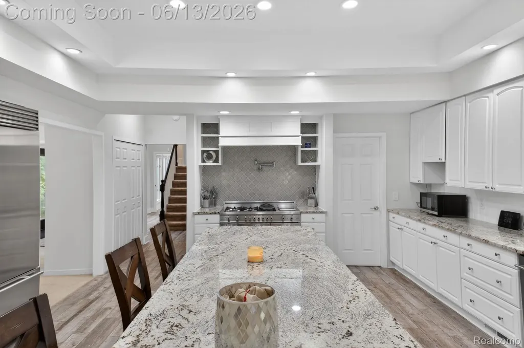 9961 Cross Creek Drive Green Oak Township MI 48178