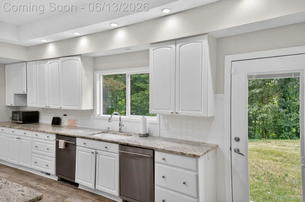 9961 Cross Creek Drive Green Oak Township MI 48178