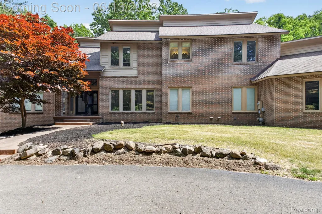 9961 Cross Creek Drive Green Oak Township MI 48178