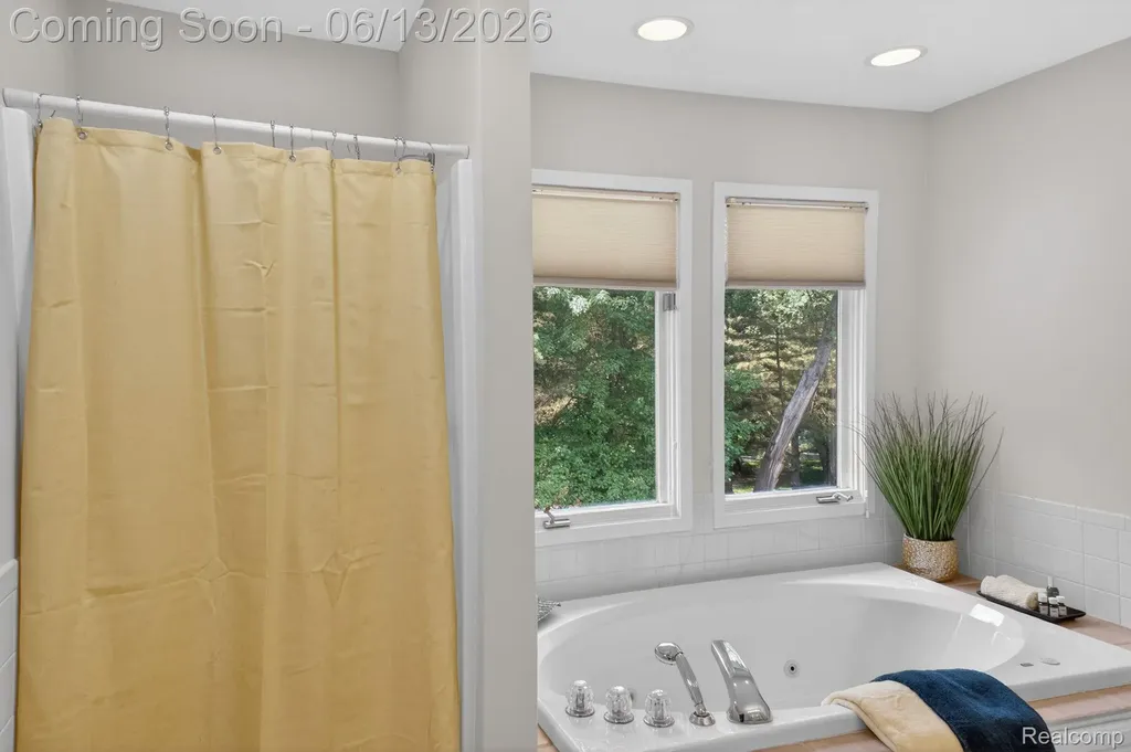 9961 Cross Creek Drive Green Oak Township MI 48178