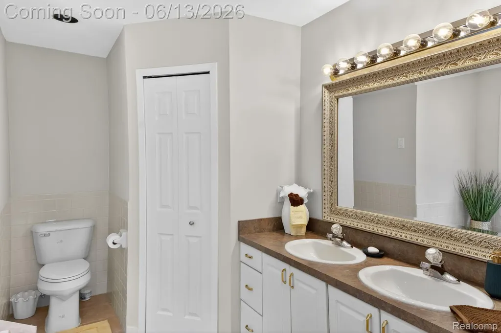 9961 Cross Creek Drive Green Oak Township MI 48178