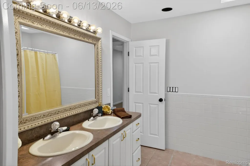 9961 Cross Creek Drive Green Oak Township MI 48178