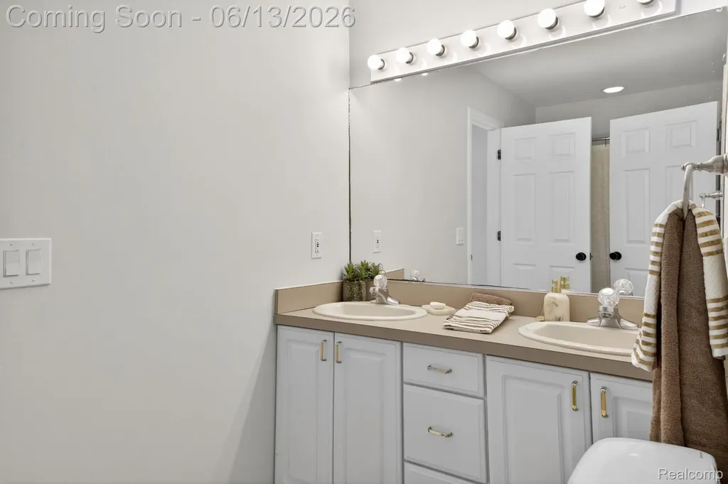 9961 Cross Creek Drive Green Oak Township MI 48178