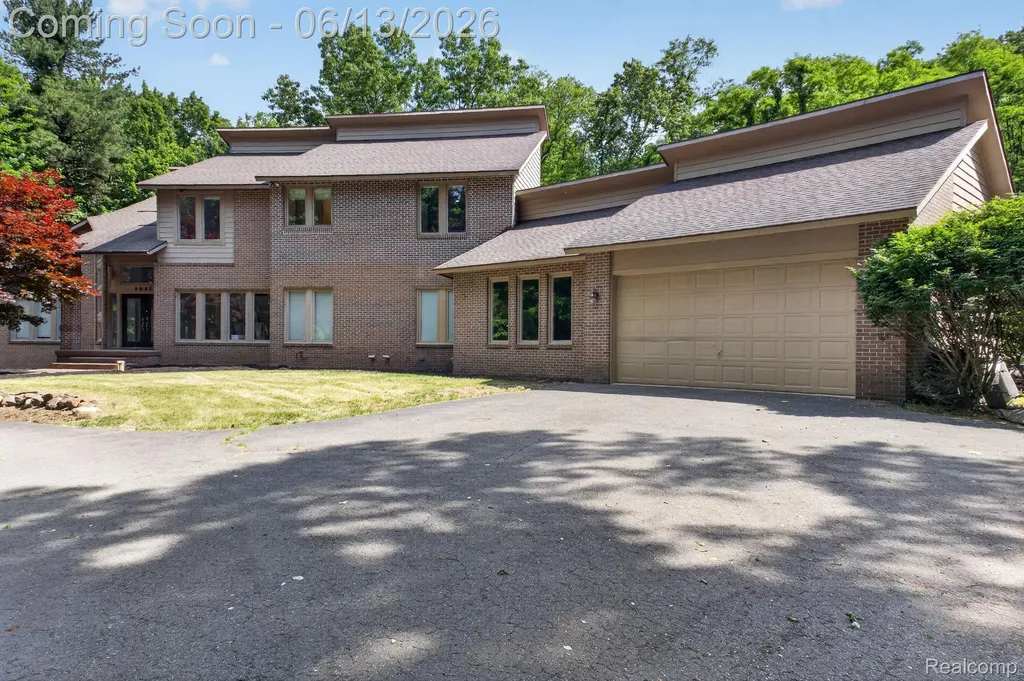 9961 Cross Creek Drive Green Oak Township MI 48178