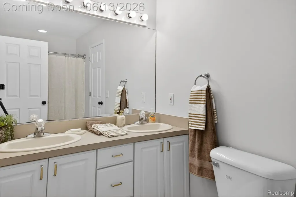 9961 Cross Creek Drive Green Oak Township MI 48178