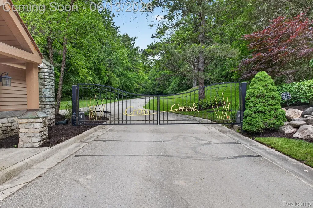 9961 Cross Creek Drive Green Oak Township MI 48178