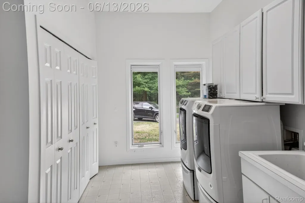 9961 Cross Creek Drive Green Oak Township MI 48178