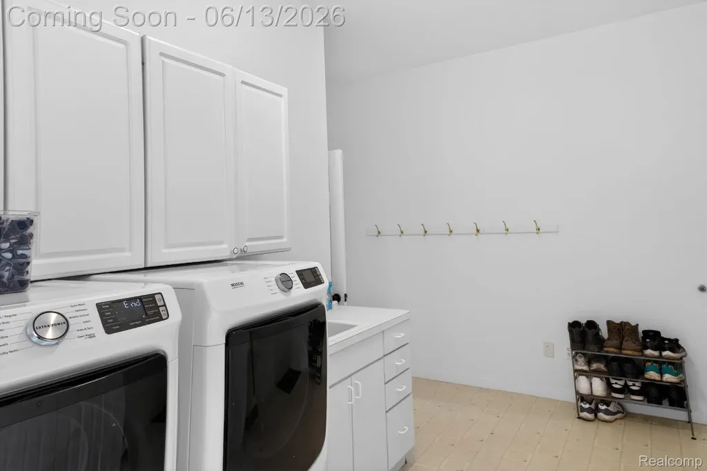 9961 Cross Creek Drive Green Oak Township MI 48178