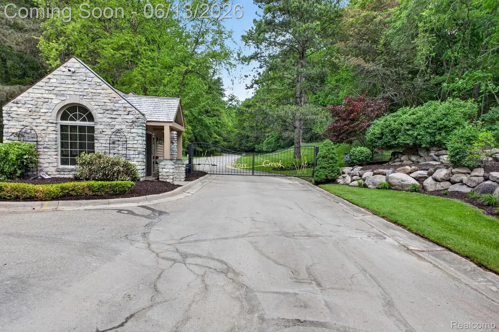 9961 Cross Creek Drive Green Oak Township MI 48178