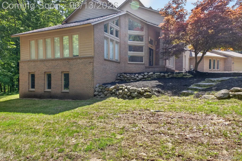 9961 Cross Creek Drive Green Oak Township MI 48178