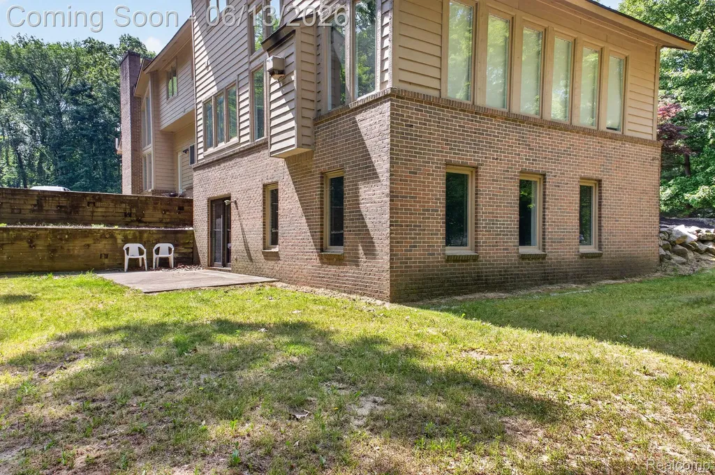 9961 Cross Creek Drive Green Oak Township MI 48178