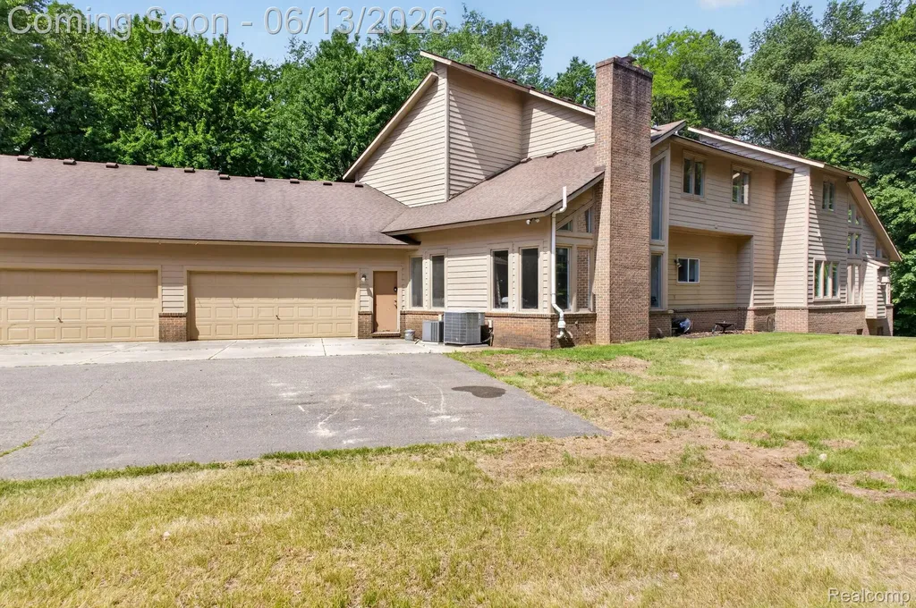 9961 Cross Creek Drive Green Oak Township MI 48178