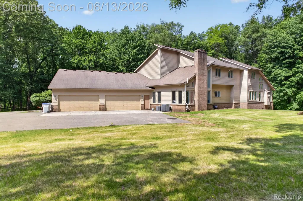 9961 Cross Creek Drive Green Oak Township MI 48178