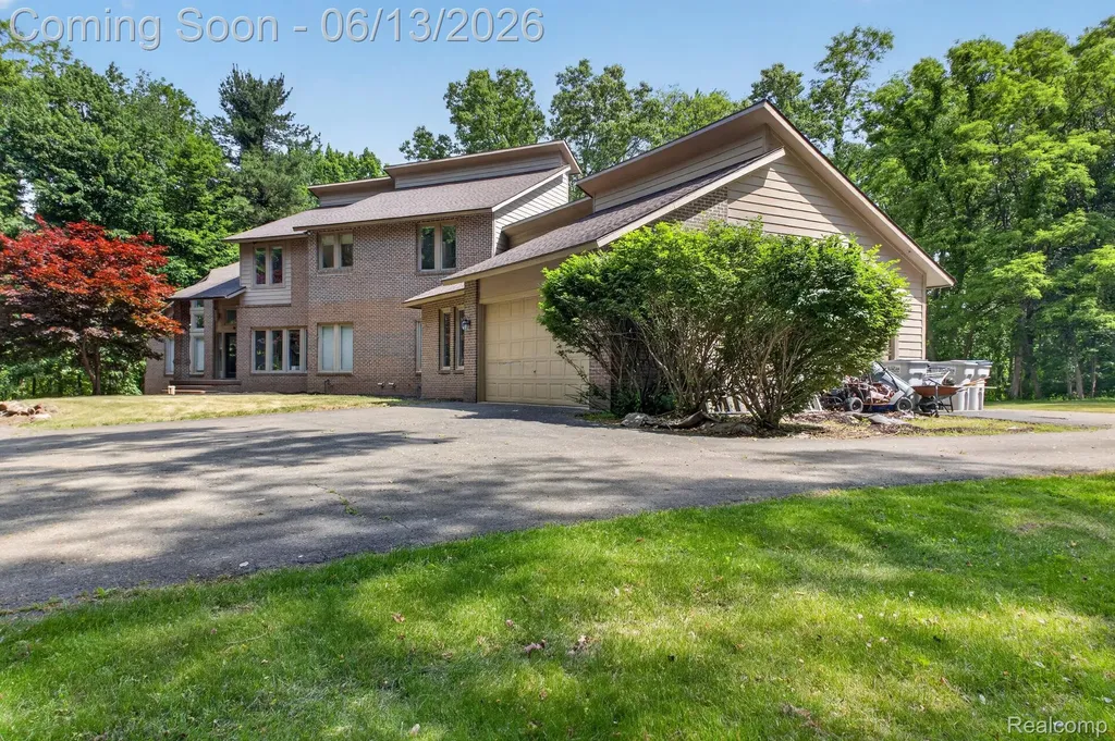 9961 Cross Creek Drive Green Oak Township MI 48178